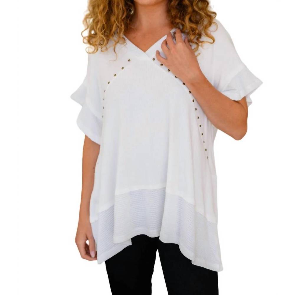 NEW ONE ELEVEN NORTH giving in v neck spliced top in white